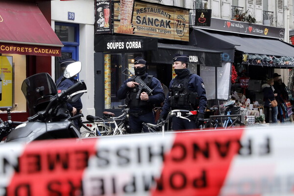 Ένοπλη επίθεση στο Παρίσι: Τρεις νεκροί- Ο δράστης είχε κάνει δύο απόπειρες ανθρωποκτονίας