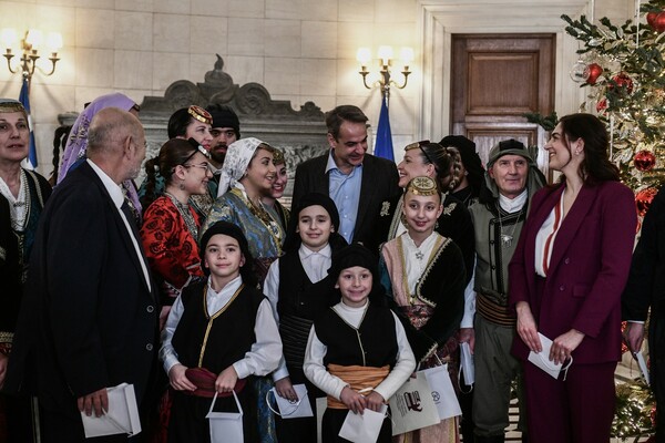 Χριστουγεννιάτικα κάλαντα στην πολιτειακή και πολιτική ηγεσία