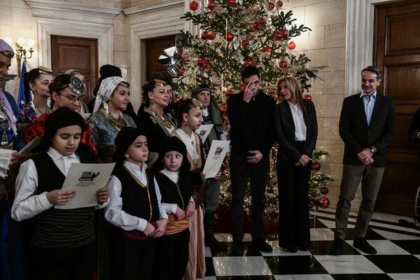 Χριστουγεννιάτικα κάλαντα στην πολιτειακή και πολιτική ηγεσία