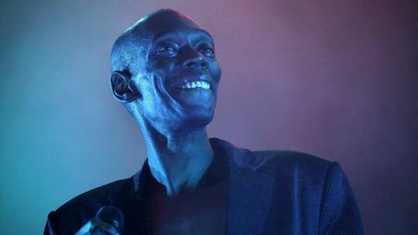 Πέθανε ο Maxi Jazz, τραγουδιστής των Faithless - «Είμαστε συντετριμμένοι» 