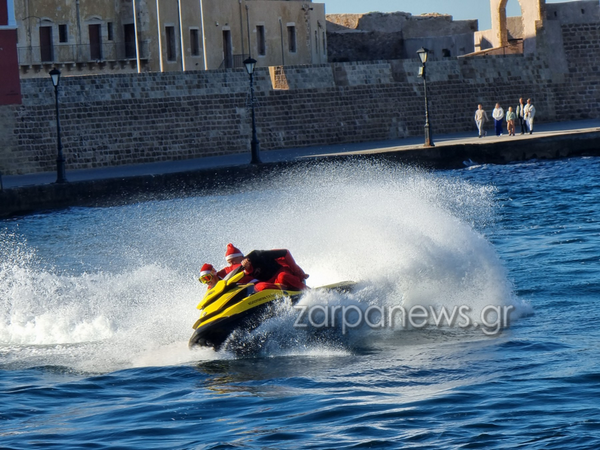 Santa Run Chania 2022: Μικροί και μεγάλοι Αγιοβασίληδες γέμισαν το λιμάνι