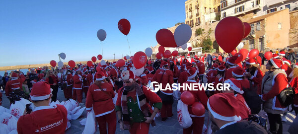 Santa Run Chania 2022: Μικροί και μεγάλοι Αγιοβασίληδες γέμισαν το λιμάνι