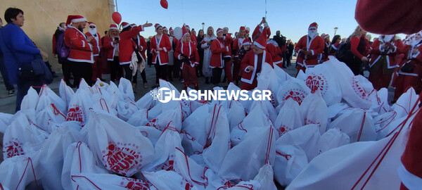 Santa Run Chania 2022: Μικροί και μεγάλοι Αγιοβασίληδες γέμισαν το λιμάνι