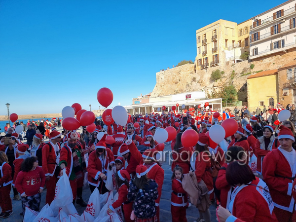 Santa Run Chania 2022: Μικροί και μεγάλοι Αγιοβασίληδες γέμισαν το λιμάνι