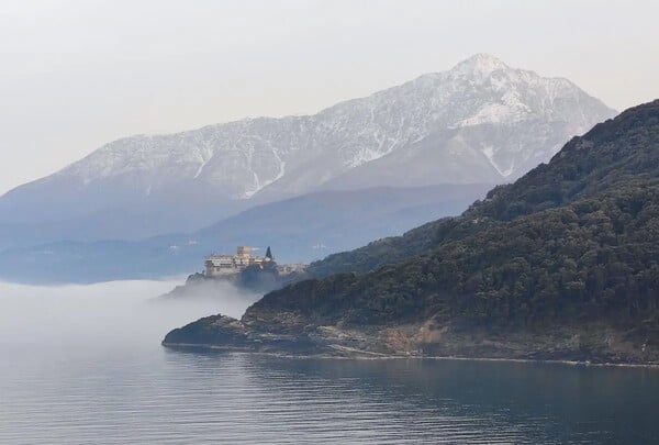 Περιπέτεια με το ελικόπτερο του Νίκου Δένδια: Δύο αποτυχημένες προσπάθειες προσγείωσης στο Άγιο Όρος