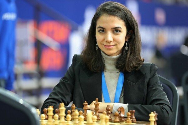 Απειλές δέχεται η Ιρανή σκακίστρια που αγωνίστηκε χωρίς χιτζάμπ- Μετακόμισε στην Ισπανία