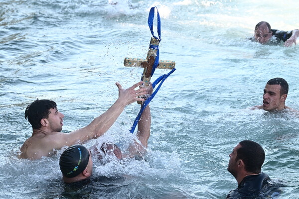 Ο Αγιασμός των Υδάτων σε Πειραιά, Αθήνα, Θεσσαλονίκη και άλλες πόλεις της Ελλάδας