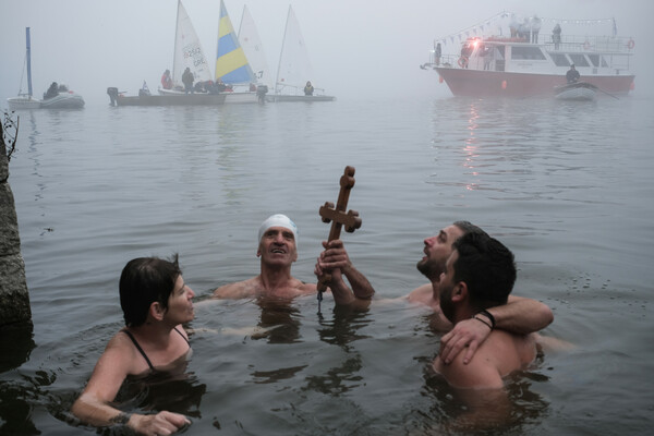 Ο Αγιασμός των Υδάτων σε Πειραιά, Αθήνα, Θεσσαλονίκη και άλλες πόλεις της Ελλάδας