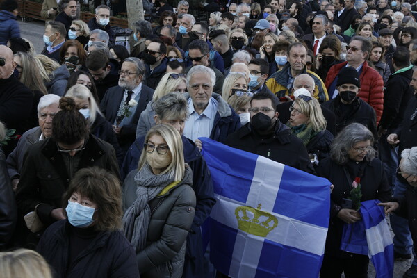 Κηδεία τέως βασιλιά Κωνσταντίνου: Μέχρι το Μοναστηράκι η ουρά για το «ύστατο χαίρε»