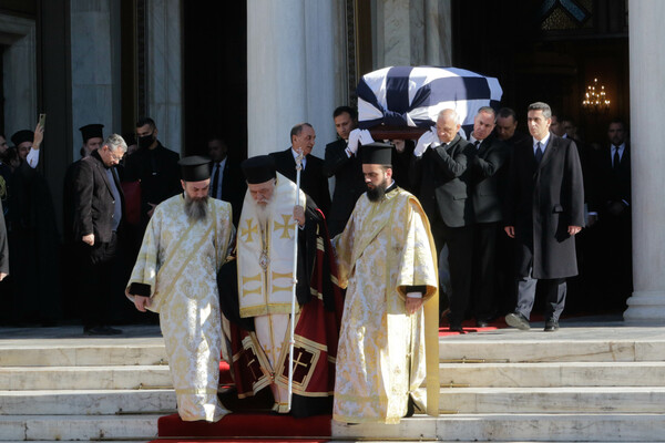 ΣΥΡΙΖΑ για κηδεία τέως βασιλιά Κωνσταντίνου: «Ο Μητσοτάκης υποκλίθηκε στην έκπτωτη βασιλεία»