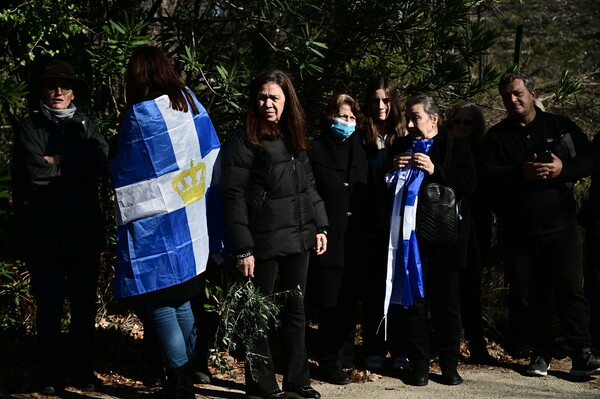 Η ταφή του τέως βασιλιά στο Τατόι