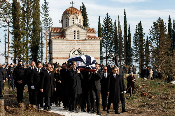 Η ταφή του τέως βασιλιά στο Τατόι