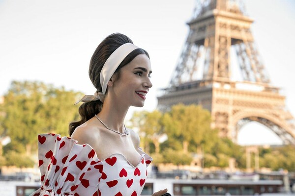 Emily in Paris: Αντιδήμαρχος του Παρισιού κατακεραυνώνει τη σειρά -«Δείχνει μια Ντίσνεϊλαντ για πλούσιους»