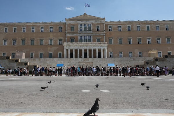 Δημοσκόπηση RASS: Προβάδισμα ΝΔ και εξακομματική Βουλή - Τι λένε οι πολίτες για οικονομία και καλάθι νοικοκυριού 