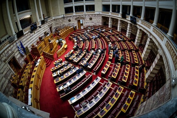 Η Ολομέλεια της Βουλής από ψηλά