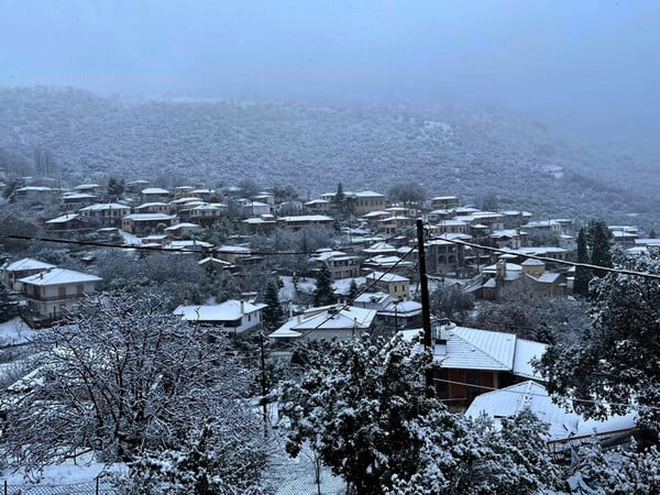 Το χωριό Καρυα χιονισμένο