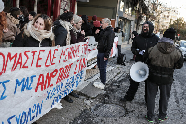 Κατάληψη των καλλιτεχνών στο υπουργείο Πολιτισμού για το Προεδρικό Διάταγμα