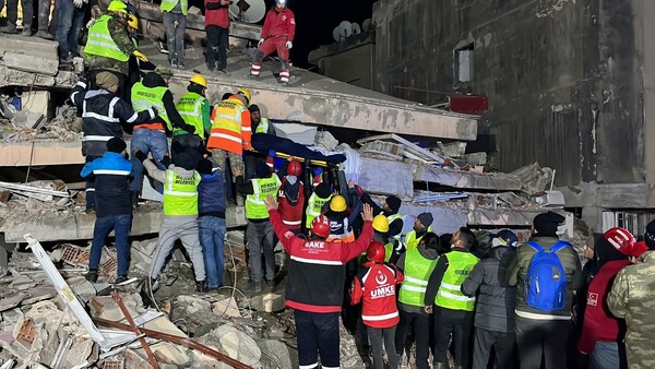 Σεισμός σε Τουρκία- Συρία: «Ντροπή σας»- Οργή κατά του Ερντογάν, ξεπέρασαν τους 21.000 οι νεκροί