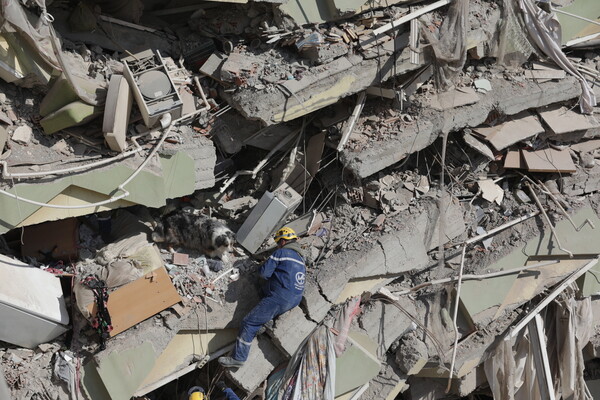 Σεισμός στην Τουρκία: Άνδρας ανασύρθηκε ζωντανός 149 ώρες μετά τη σεισμική δόνηση