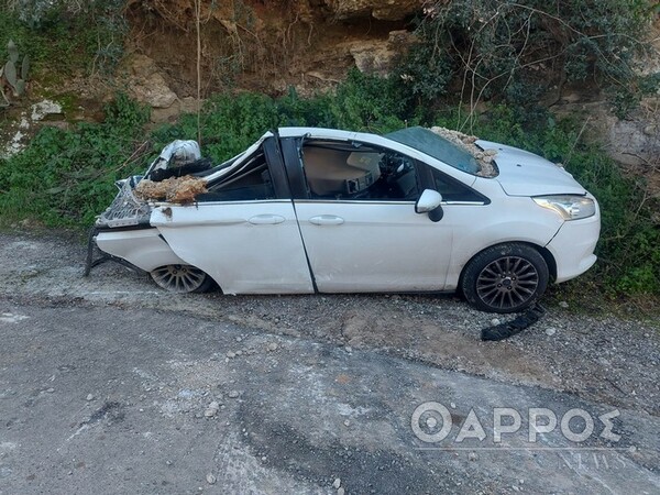 Βράχος συνέθλιψε αυτοκίνητο στην Καλαμάτα - Ολοκληρωτική καταστροφή