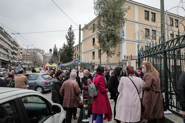 Τηλεφώνημα για βόμβα στην Ευελπίδων - Εκκενώνονται τα δικαστήρια