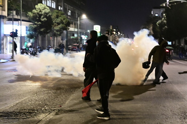 Δυστύχημα στα Τέμπη: Διαμαρτυρία στα γραφεία της Hellenic Train- Επεισόδια και χημικά