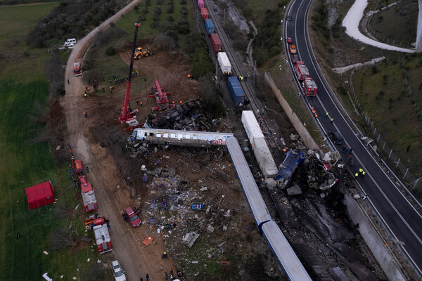 Σύγκρουση τρένων στα Τέμπη: Σακελλαροπούλου και Μητσοτάκης μεταβαίνουν στο σημείο