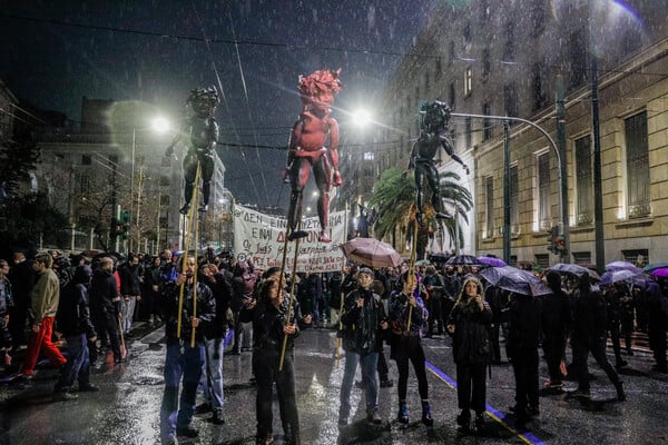 Οργισμένες πορείες για το δυστύχημα στα Τέμπη