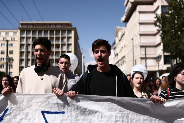 Φοιτητική πορεία για τους νεκρούς στα Τέμπη