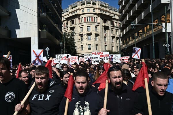 H oργή, ο παλμός, τα συνθήματα μιας μεγαλειώδους διαδήλωσης