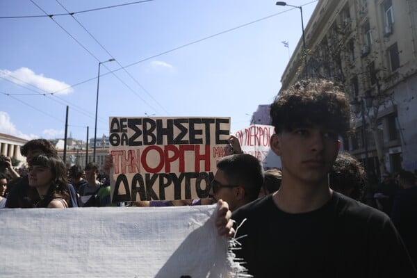 H oργή, ο παλμός, τα συνθήματα μιας μεγαλειώδους διαδήλωσης