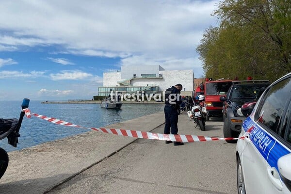 Θεσσαλονίκη: 30χρονος έδεσε με χειροπέδες τα χέρια του και βούτηξε με το αυτοκίνητό του στον Θερμαϊκό