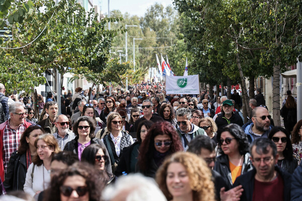 Εικόνες από τα μαζικά συλλαλητήρια στη χώρα για την τραγωδία στα Τέμπη