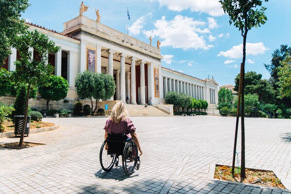 Προσωπικός Βοηθός: Ξεκίνησε η εφαρμογή για ΑμεΑ - 1.663 ευρώ ανά μήνα