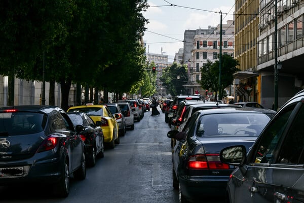 Κίνηση στους δρόμους: «Σημειωτόν» στα περισσότερα σημεία της πρωτεύουσας - Πού υπάρχουν προβλήματα