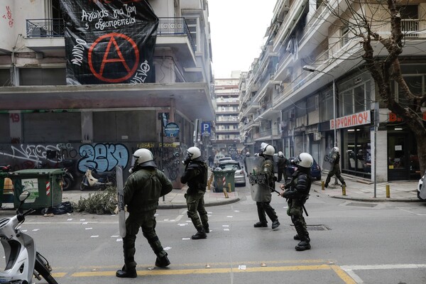 Θεσσαλονίκη: Στον εισαγγελέα οι 15 συλληφθέντες στην πρώην κατάληψη «Mundo Nuevo»