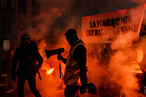 Μακρόν, ένας άνθρωπος "που τον μέθυσε η εξουσία του"