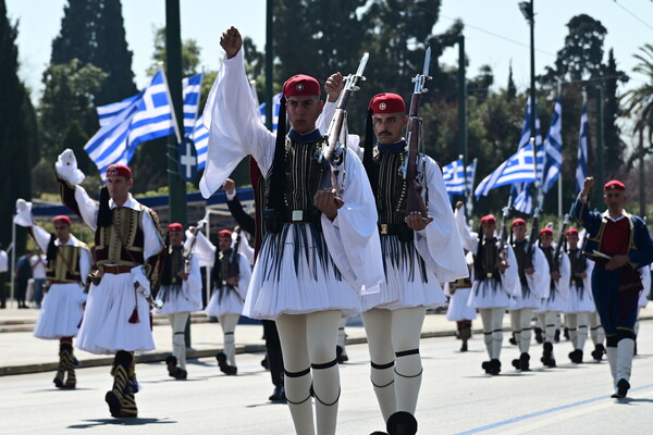 25η Μαρτίου: 20 «καρέ» από τη στρατιωτική παρέλαση στην Αθήνα