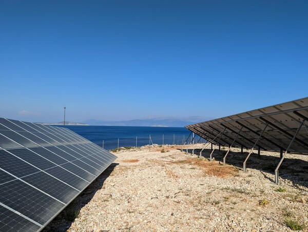 Χάλκη: Οι κάτοικοι παράγουν τη δική τους ενέργεια μηδενίζοντας τους λογαριασμούς ρεύματος
