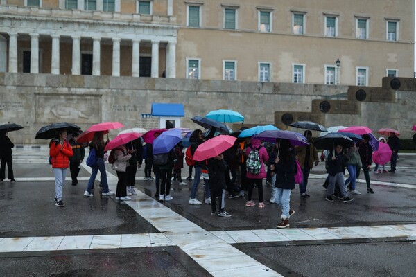 Χαλάει ο καιρός: Βροχές και καταιγίδες όλη την εβδομάδα- Πότε επιστρέφει η άνοιξη 