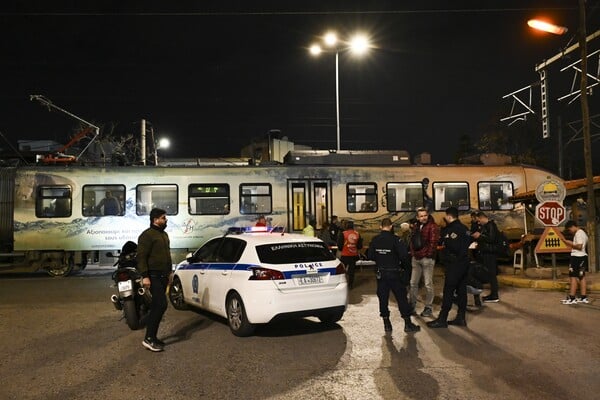 Σε σοβαρή κατάσταση, διασωληνωμένος ο 16χρονος που παρασύρθηκε από τον προαστιακό- Τι λέει η ΕΛ.ΑΣ.