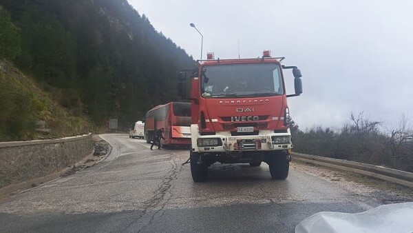 Ιωάννινα: Φωτιά σε λεωφορείο με 52 μαθητές από τη Θεσσαλονίκη