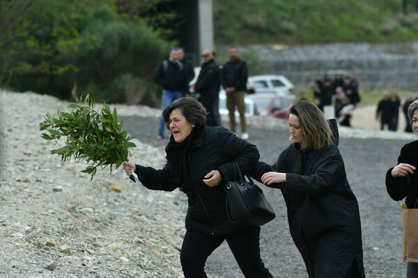 Τέμπη: Μνημόσυνο για τους 57 νεκρούς 40 ημέρες μετά το σιδηροδρομικό δυστύχημα