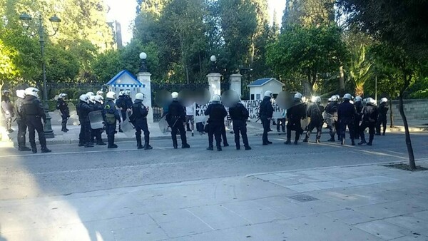 Ρουβίκωνας: Πανό έξω από το Προεδρικό Μέγαρο για τη 12χρονη - Προσαγωγές μελών του