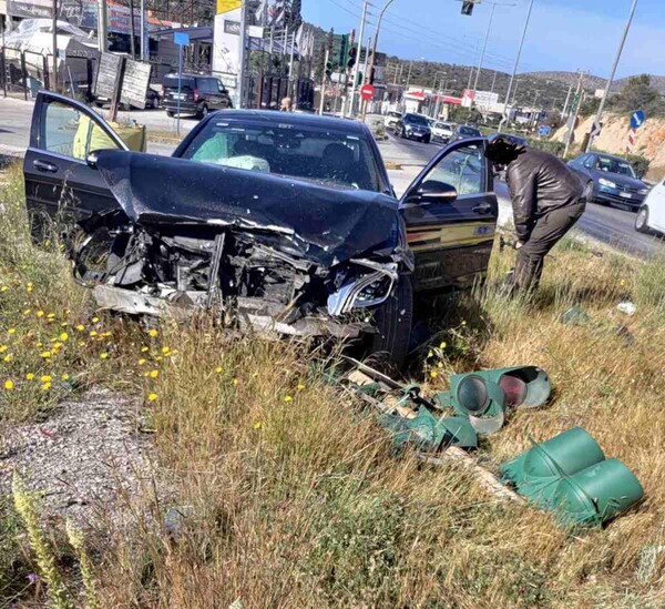 Βάρης Κορωπίου: Νεκρή γυναίκα σε τροχαίο- Όχημα παραβίασε το κόκκινο