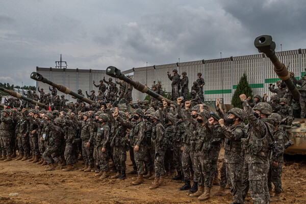 Reuters: Ο Γιουν της Νότιας Κορέας ανοίγει την πόρτα για στρατιωτική βοήθεια στην Ουκρανία 