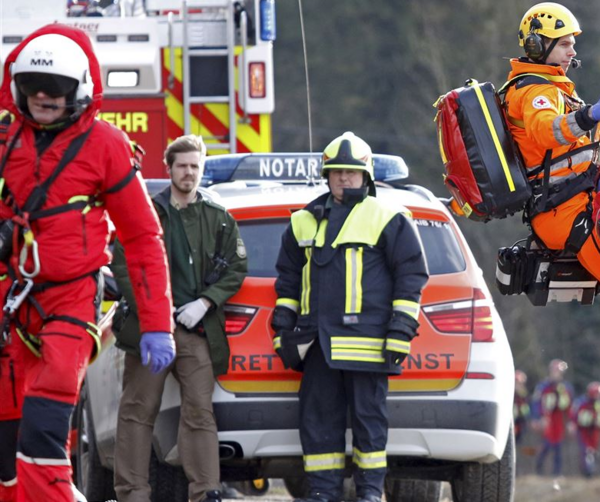 Σιδηροδρομικό δυστύχημα στη Γερμανία- Δύο νεκροί και πολλοί τραυματίες