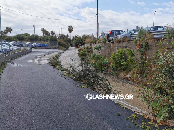 Χανιά: 18χρονος οδηγός παρασύρθηκε από χείμαρρο - «Πνίγομαι, βοήθεια»