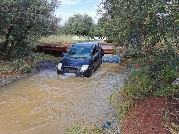 Χανιά: 18χρονος οδηγός παρασύρθηκε από χείμαρρο - «Πνίγομαι, βοήθεια»