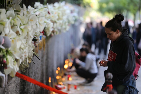 Σερβία: Οι πρώτες κηδείες θυμάτων από τις δύο μαζικές δολοφονίες 